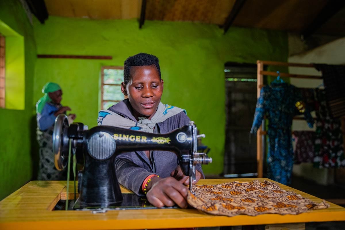 volcanoes safaris batwa vocational centre community project